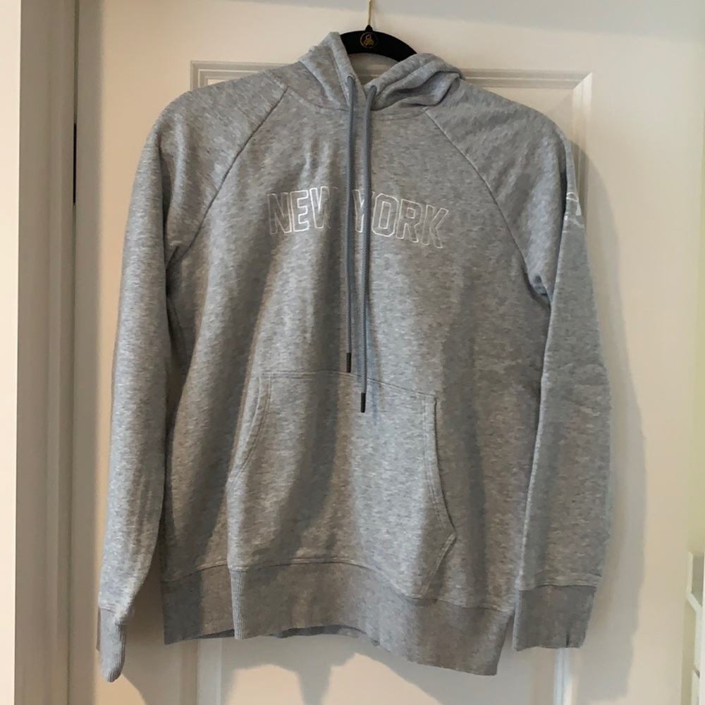 Hooded sweatshirt, under armour, size small.